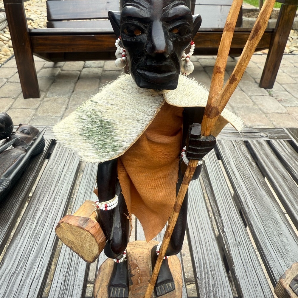 Maasai Warriors Tribal Figurines from Kenya. Sold as a pair. - Picture 10 of 11